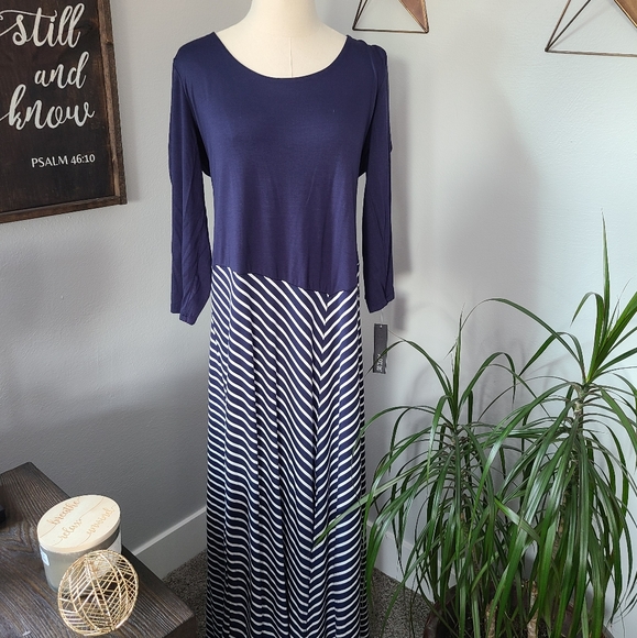 Apt. 9 Dresses & Skirts - NWT Apt. 9 Women's Striped Navy Maxi Dress - Size XL